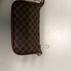 バッグ がiLostで Regio West-Vlaanderen によって報告されました