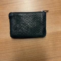 財布 S. K. がiLostで Pathé Spuimarkt によって報告されました