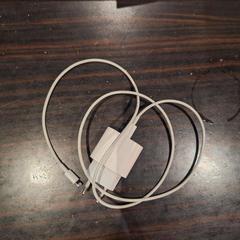 Adaptateur Witte oplader Iphone, a été signalé par Van der Valk Rotterdam Blijdorp utilisant iLost