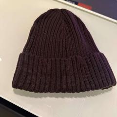 Chapéu, como reportado por Room Mate Bruno utilizando o iLost