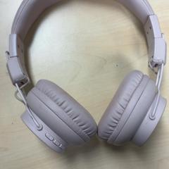 Auscultadores, como reportado por Pathé Tilburg utilizando o iLost