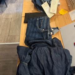 Pantalóns & Roupa, segundo informou Amsterdam ID Aparthotel usando iLost