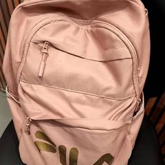 Hátizsák, amint azt allGo Almere az iLost segítségével jelentette.