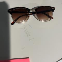 Sunglasses Brown, as reported by Cincinnati Tennis LLC using iLost