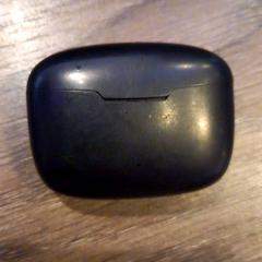 Earbuds Black case, como reportado por Leonardo Royal Hotel Amsterdam utilizando o iLost
