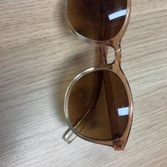 Okulary słoneczne, zgłoszono przez Pathé Tilburg przy użyciu iLost