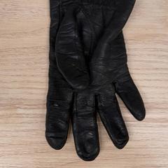 Gloves, as reported by IKEA Gävle using iLost