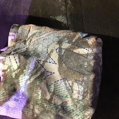 Schoudertas, segons ha informat De Heeren van Aemstel mitjançant iLost