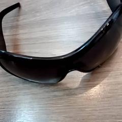 Occhiali da sole, come riportato da Leonardo Royal Hotel Amsterdam utilizzando iLost