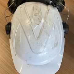 خوذة، كما تم الإبلاغ عنه بواسطة Connexxion Amstelland-Meerlanden Schiphol Zuid عبر iLost