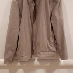 Casaco, como reportado por Grand Hotel Amrath Kurhaus utilizando o iLost