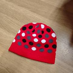 Hatt, som rapportert av IKEA Brno ved bruk av iLost