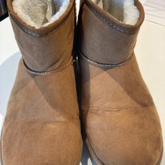 Schoenen, a été signalé par Inntel Hotels Amsterdam Landmark utilisant iLost