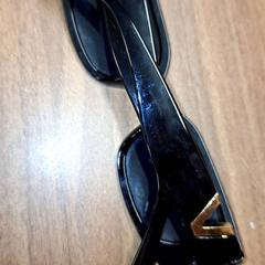 Sunglasses, as reported by Qbuzz DMG using iLost