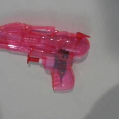 Pistolet à eau, amint azt Relais Azalys az iLost segítségével jelentette.