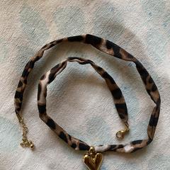 Hanger, goudkleurig hart, aan bandje, jak zgłoszono do iLost