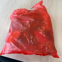 Bossa de plàstic rood, segons ha informat Van Heugten Tours mitjançant iLost