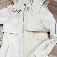 Imperméable, a été signalé par CARS HANGARD utilisant iLost