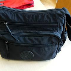 Táska - Handtas, amint azt Regio Oost-Vlaanderen az iLost segítségével jelentette.