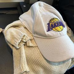 Kleren DIVERS VETEMENT, zoals gemeld door MEININGER Hotel Lyon Centre Berthelot met iLost