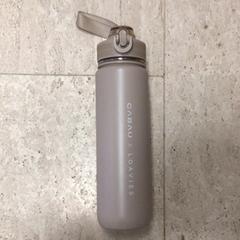 Ampolla Cabau X loavies fles beige, segons ha informat Hotel van der Valk Maastricht mitjançant iLost