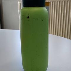 Garrafa para beber, como reportado por Regio Oost-Vlaanderen utilizando o iLost