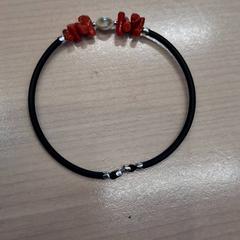 Pulseira Noir, segundo informou IKEA Marseille La Valentine usando iLost