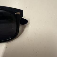 Okulary słoneczne, zgłoszono przez GVB przy użyciu iLost