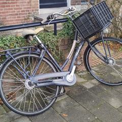 Sparta Damesfiets met 'korf', wit zadel (Liemers?)، كما تم الإبلاغ عنه عبر iLost