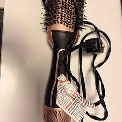 Värmeborste, rapporterat av Ramada by Wyndham Amsterdam Airport Schiphol med iLost