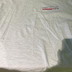 Košile Grey -White, jak nahlášeno MEININGER Hotel Berlin East Side Gallary pomocí iLost