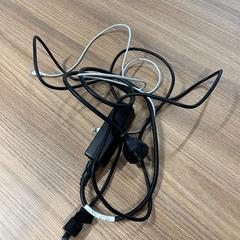Káble computer charger and iphone charger, ako bolo nahlásené Vrije Universiteit Brussel (VUB) pomocou iLost