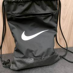 Zak zwart, ha sido reportado por Rotterdam The Hague Airport con iLost