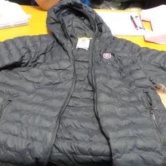 Jacke black, gemeldet von Carlton Beach Hotel über iLost