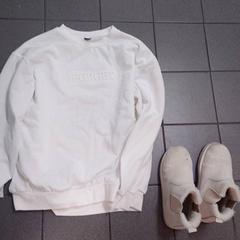 كنزة صوفية، كما تم الإبلاغ عنه بواسطة Inntel Hotels Amsterdam Centre عبر iLost