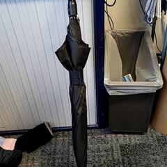 Guarda-chuva Zwart, como reportado por Connexxion Haarlem IJmond utilizando o iLost