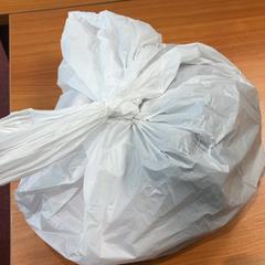 Plastikozko poltsa, gisa salatu by Arriva Achterhoek-Rivierenland iLost erabiliz