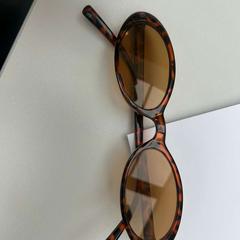 Sluneční brýle panter, jak nahlášeno Gebo Tours pomocí iLost