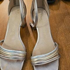 Zapatos, segundo informou Groepsaccomodatie Kasteel de Berckt usando iLost