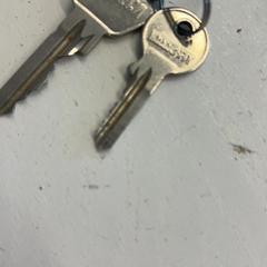 Chave, como reportado por Supersized Kingsday utilizando o iLost