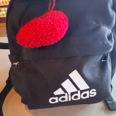 Backpack Zwart met rood hartje, as reported by Familiepark Drievliet using iLost