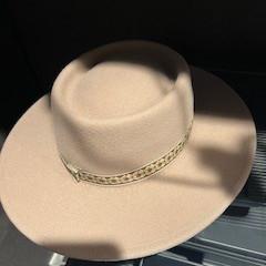 Hatt, som rapportert av Van der Valk Hotel Veenendaal ved bruk av iLost