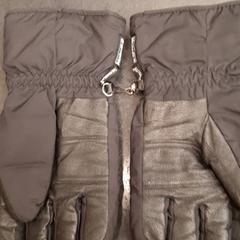 İLost kullanarak Rotterdam The Hague Airport tarafından bildirildiği gibi Eldivenler