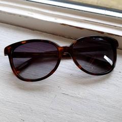 Solglasögon Gemeleerd, rapporterat av DierenPark Amersfoort med iLost