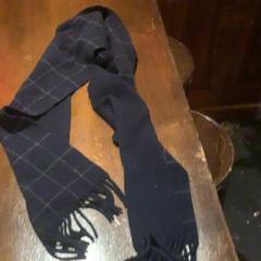 Kendő Blauwe sjaal, amint azt Café Leentje az iLost segítségével jelentette.