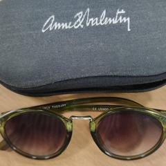 Sunglasses & Sunglasses case Grijs groen, as reported by VITAZ campus Sint-Niklaas using iLost