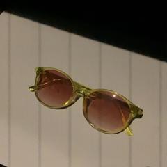 Gafas de sol Pink yellow, segundo informou MEININGER Hotel Amsterdam City West usando iLost