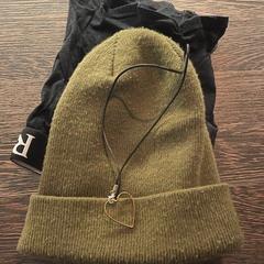 Beanie groene muts en ketting hartje, som rapportert av WestCord Hotel Eindhoven ved bruk av iLost