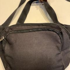 Saco Zwart, como reportado por Gemeente Amsterdam utilizando o iLost