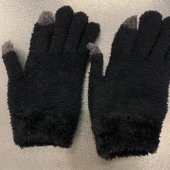 Guanti, come riportato da IKEA Tokyo-Bay utilizzando iLost